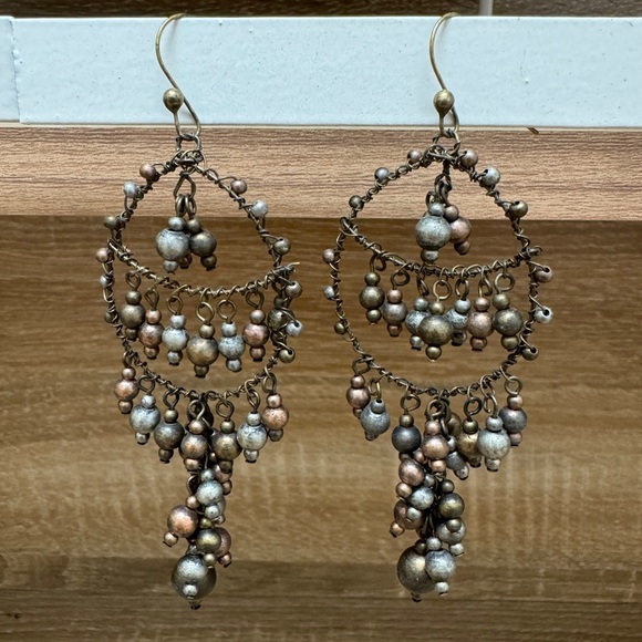 Dangling Multi Metallic Color Tones Earrings. - Picture 2 of 6